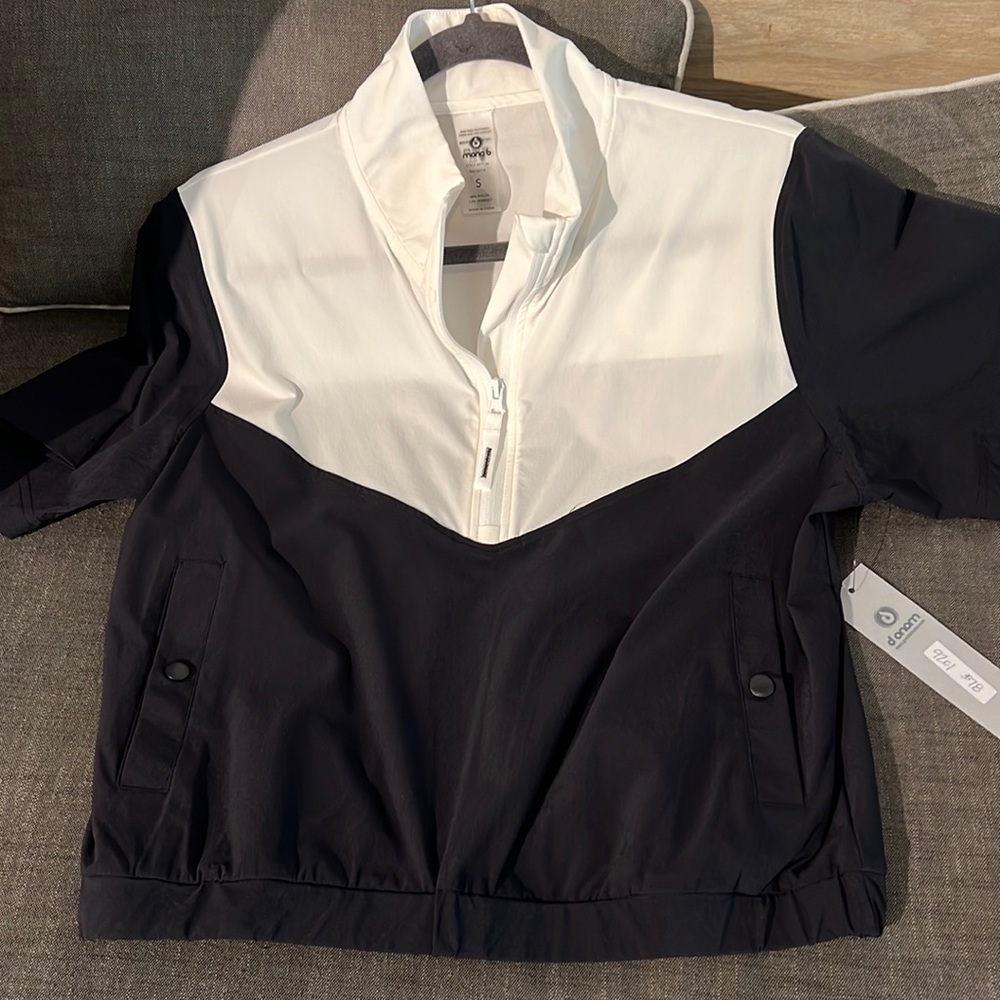 NWT short sleeve nylon active top